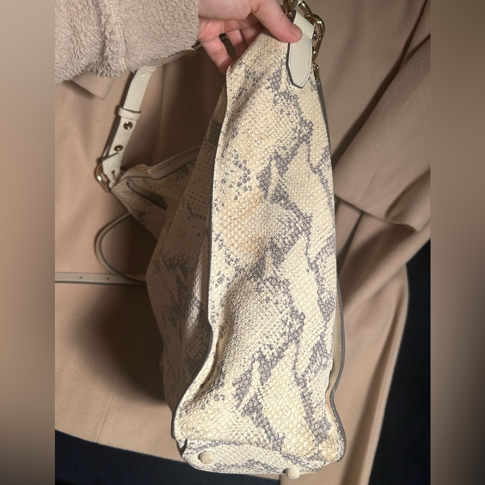 ๐๐๐๐ ๐๐๐๐ Leather Turnlock Snake Bag Off-White Bone Gray GORGEOUS! - Picture 13 of 16